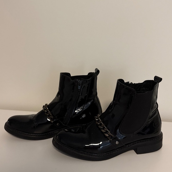 Bugatti Ankle Boots with Chain - Picture 2 of 5